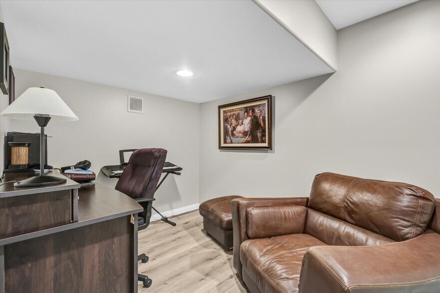 Building Photo - 2740 Highland Way