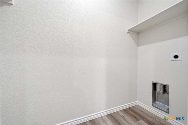 Building Photo - 117 Leon Ln