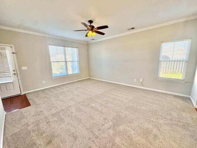 Building Photo - $500 off first month rent with acceptable credit and application!! Beautiful 3 bed 2.5 bath/ Scre...