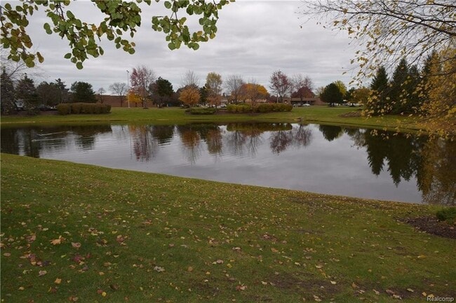 Building Photo - Sharp 2 bedroom, 2 bath upper condo in Nottingham  Cove sub for lease $1700 a month.