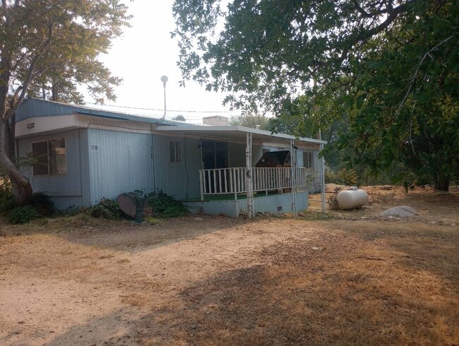 Building Photo - Red horse front house