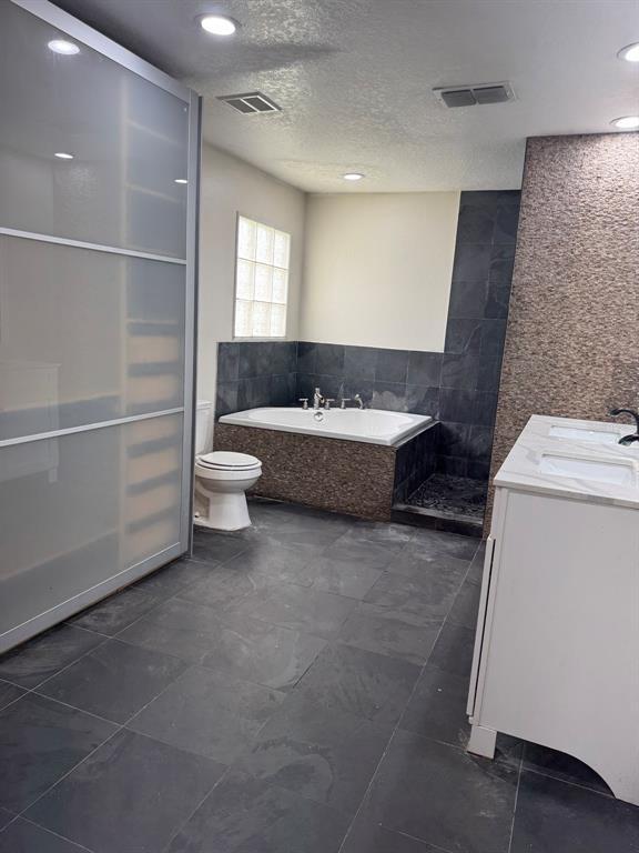 Building Photo - 3306 Lake Saxon Dr