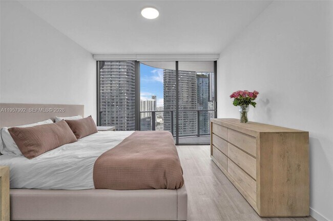 Building Photo - 1000 Brickell Plaza