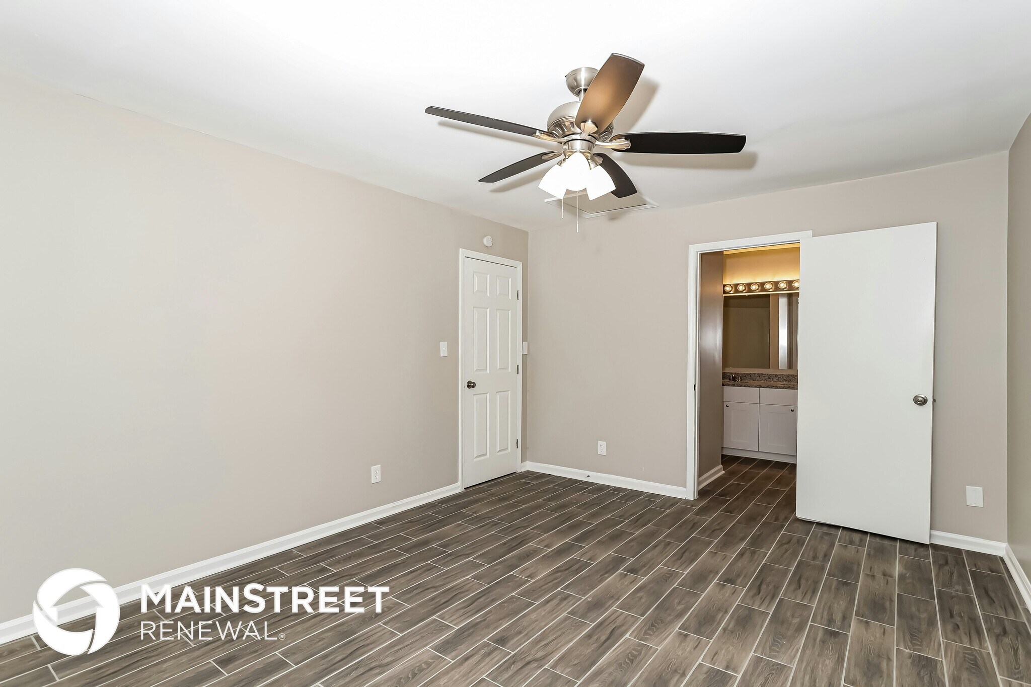 Building Photo - 634 Roxbury Dr