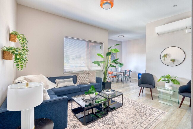 Building Photo - 1428 SE 19th Ave