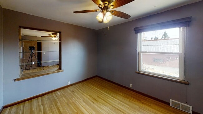 Building Photo - 910 N 56th Ave W