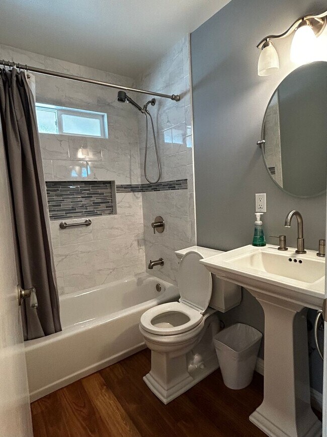 Building Photo - Beautifully Remodeled 3-Bedroom Home for Lease in a Highly Desirable Neighborhood