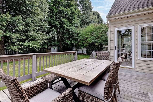 Building Photo - Spacious 5BR/4BA Home in Yorktown – Convenient Location and Comfortable Living