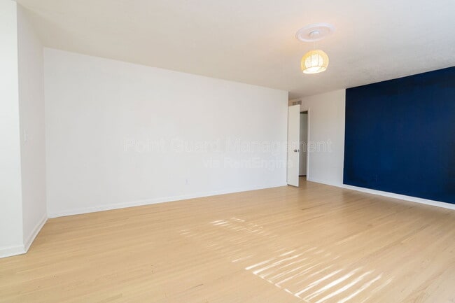 Building Photo - 6002 E 8th St N