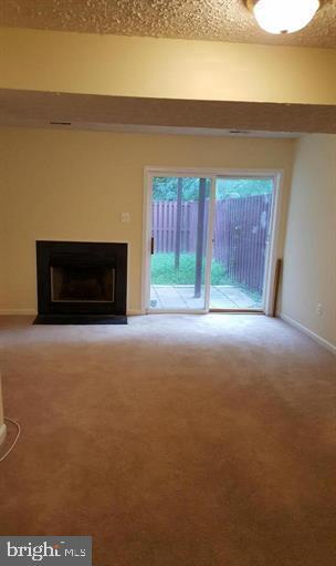 Building Photo - 2102 Racquet Pl