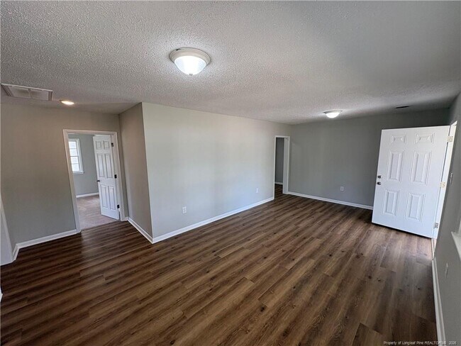 Building Photo - 2690 Belhaven Rd