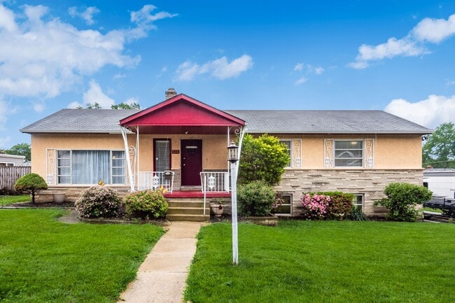 Building Photo - 123 E Alcott Rd