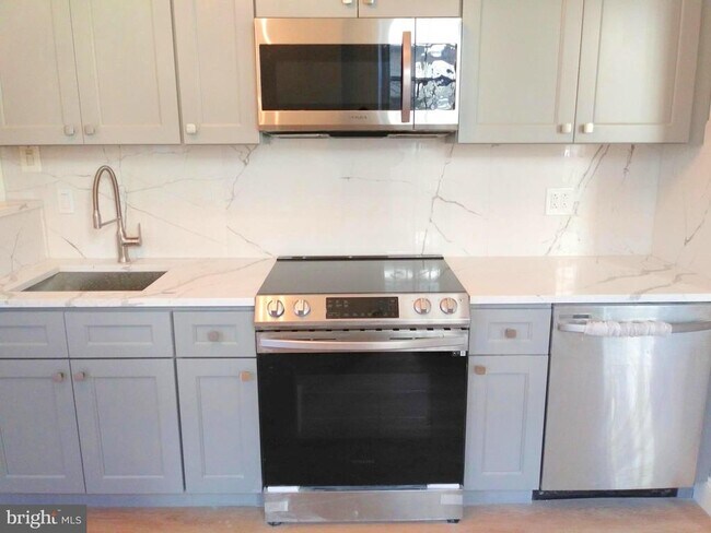 Building Photo - 317 N 33rd St