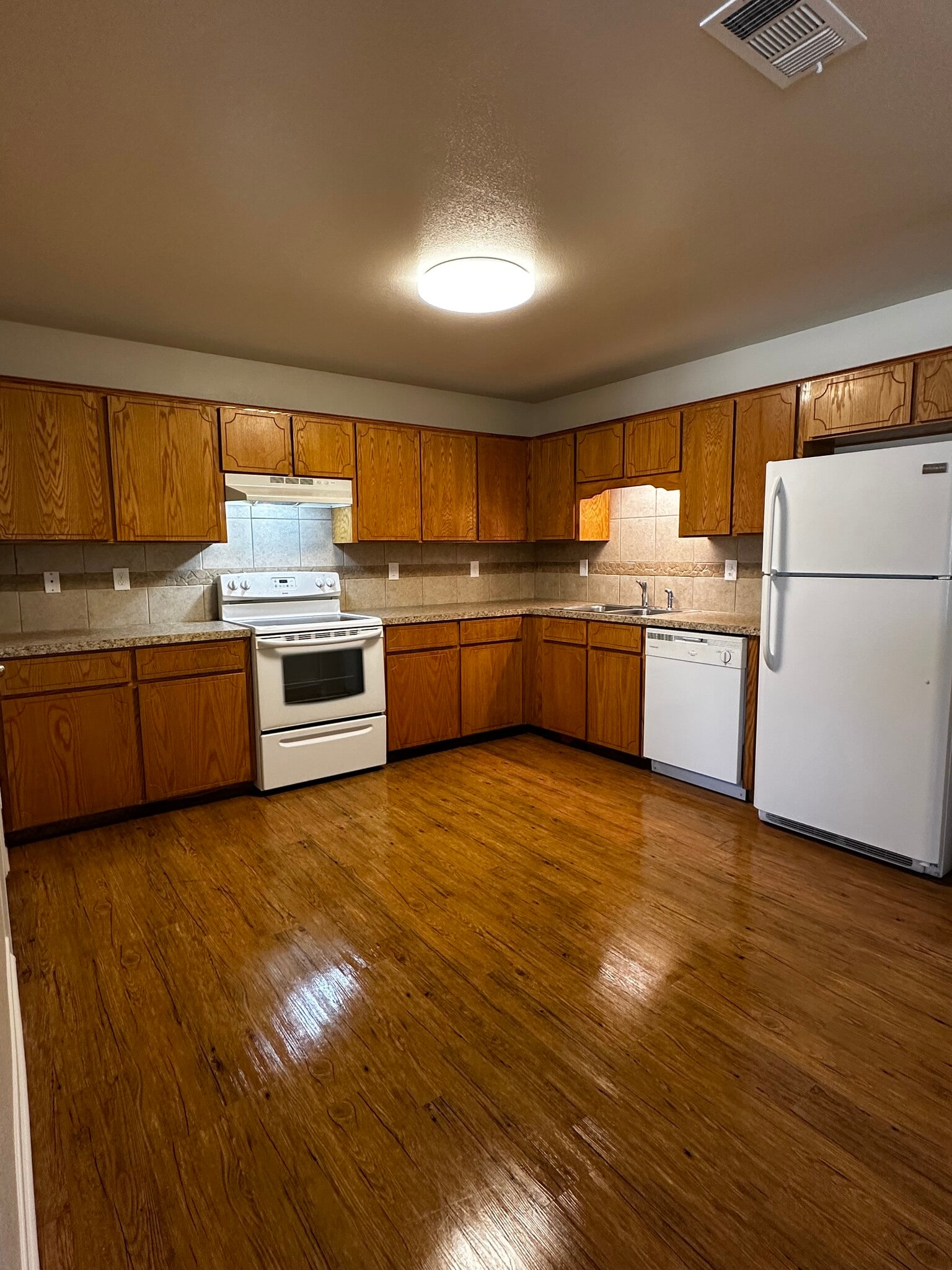 Building Photo - 409 Topeka Ct