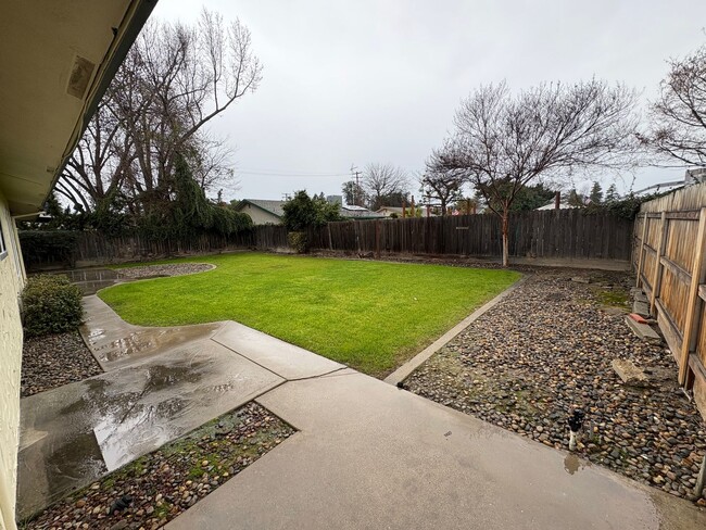 Building Photo - Spacious & Cozy Near Mountain View Elementary Home coming soon!