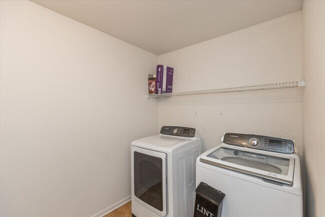 Building Photo - 2372 Cedarmill Dr