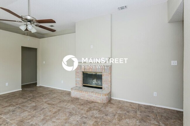 Building Photo - 3 Bedroom Pet-Friendly Home in Fort Worth,...