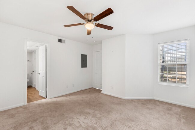 Building Photo - 2750 Holly Hall St