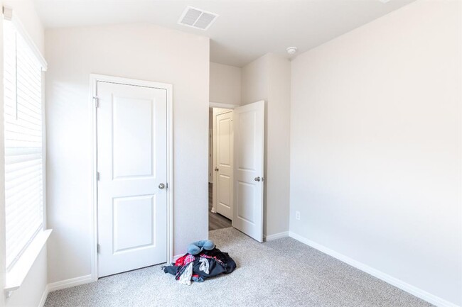 Building Photo - 17920 Fairbridge Ln
