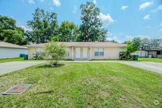 Building Photo - Beautiful 2 bed/1 bath Half Duplex For Ren...