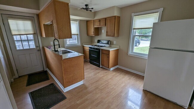 Building Photo - 465 Babbitt Rd