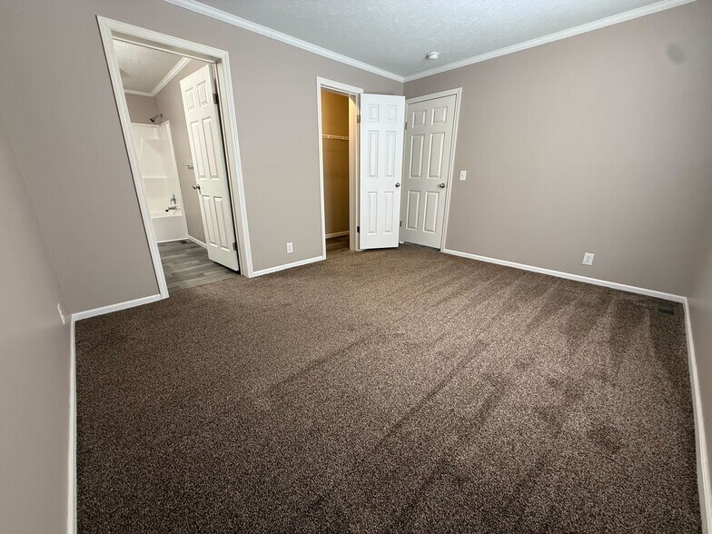 Building Photo - 71508 St Howard Ct