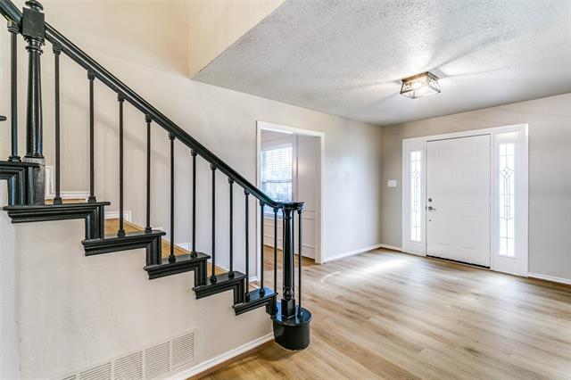 Building Photo - 2 Linderhof Cir
