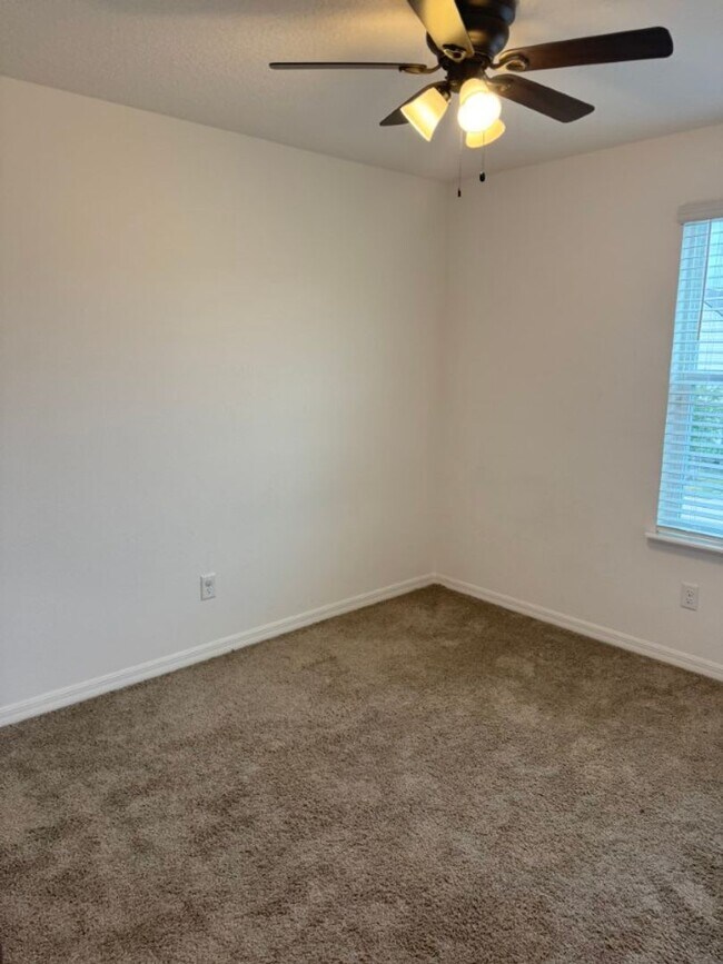 Building Photo - Home For Rent