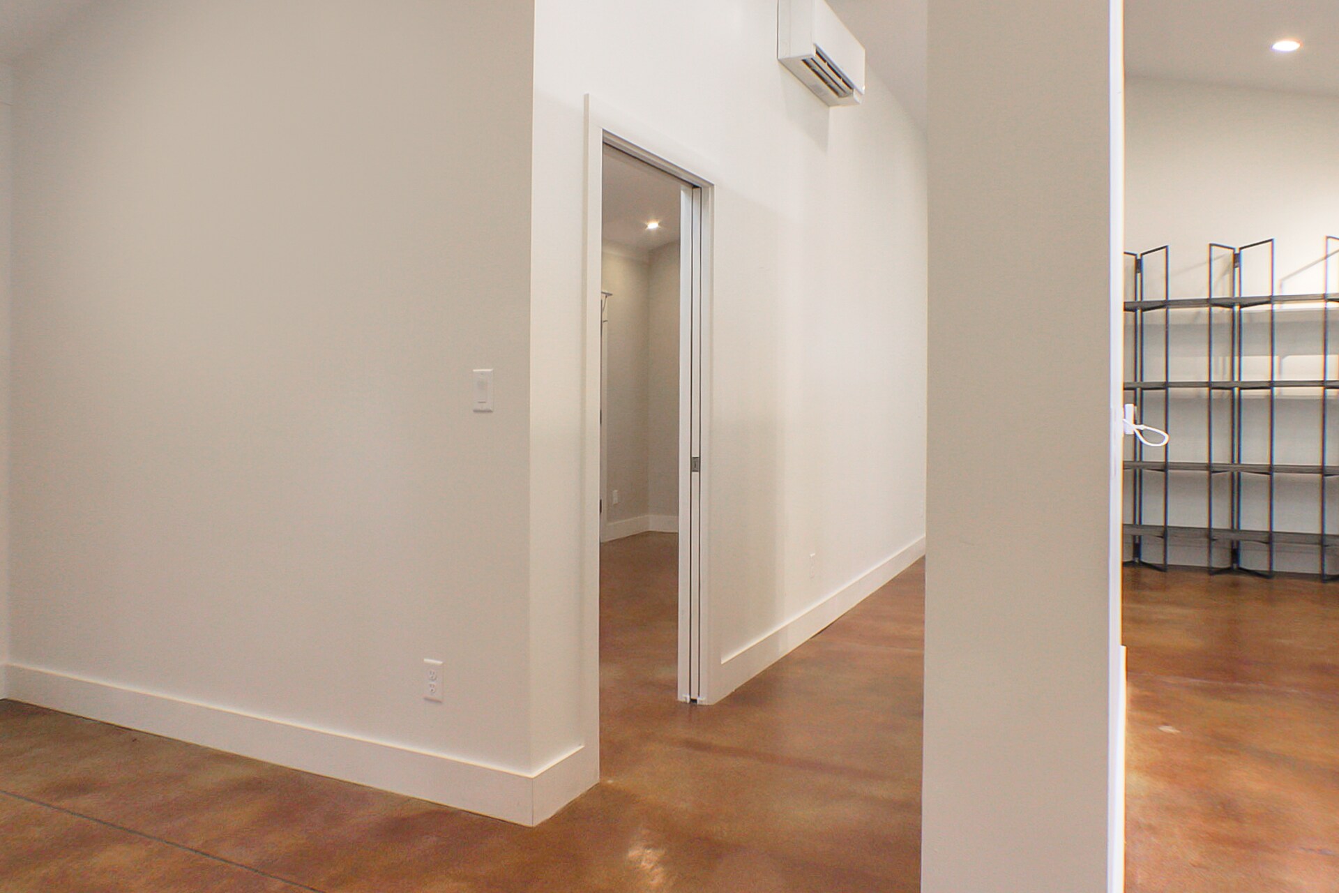 Building Photo - 21 Woodbury Rd