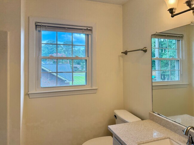 Building Photo - 502 Plantation Dr