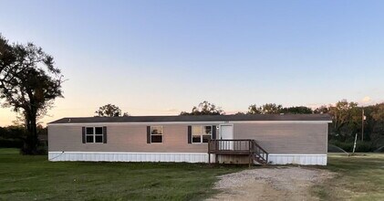 Building Photo - Charming 3-Bed, 2-Bath Retreat: Spacious 1216 Sq Ft Mobile Home in Peaceful Brazoria, TX!