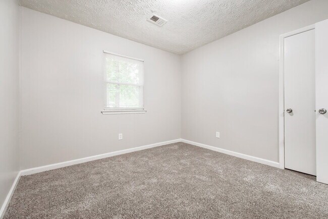 Building Photo - 8985 Yarmouth Dr