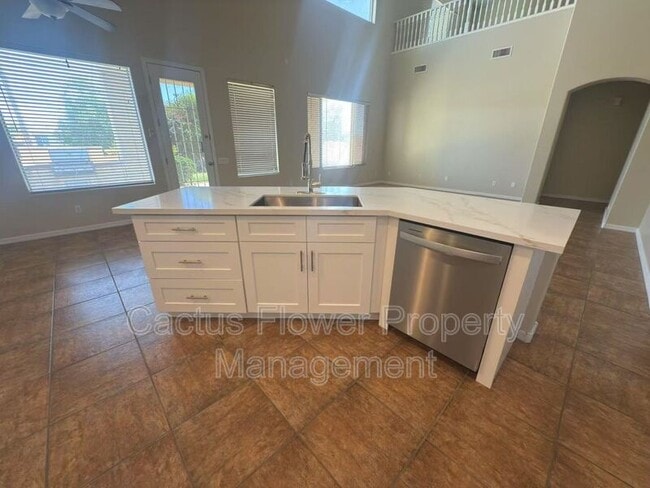 Building Photo - 749 E La Costa Dr