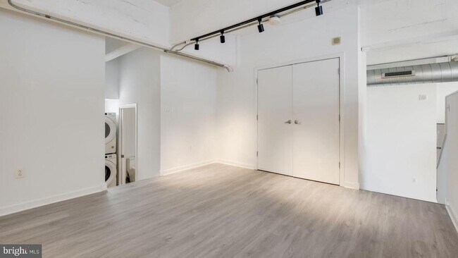 Building Photo - 444 N 4th St