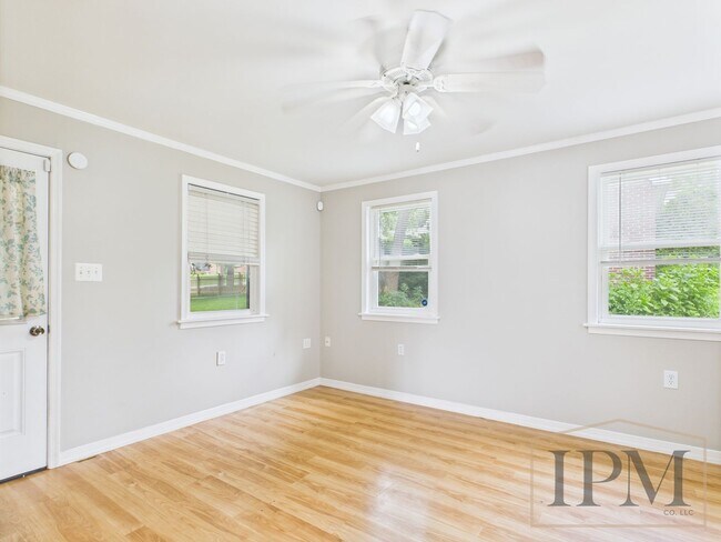 Building Photo - Available Now - Spacious 3-bedroom Home Lo...