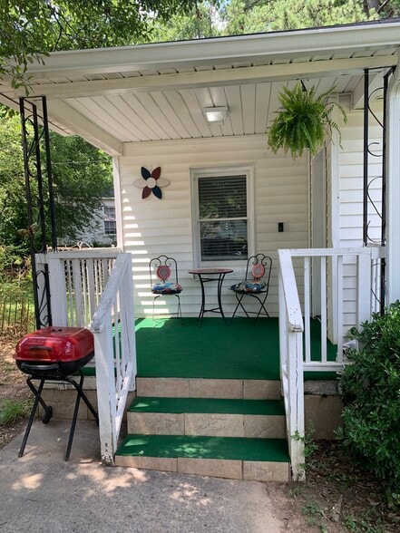 Shaded front patio - 242 Victory Dr SE