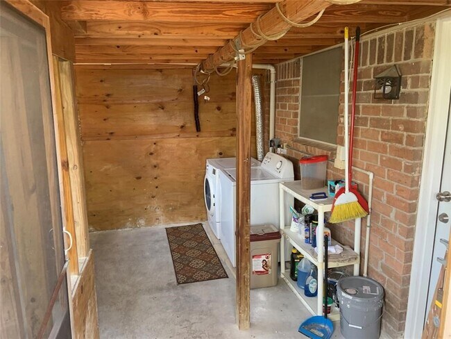 Building Photo - 3302 Burke Rd