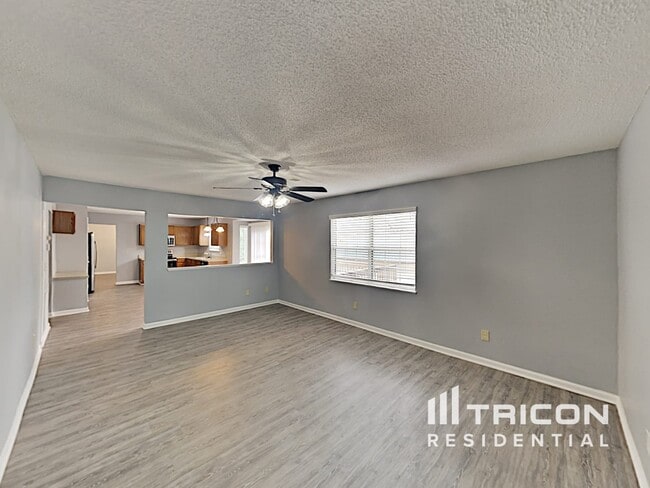 Building Photo - 210 Glen Rose Cir