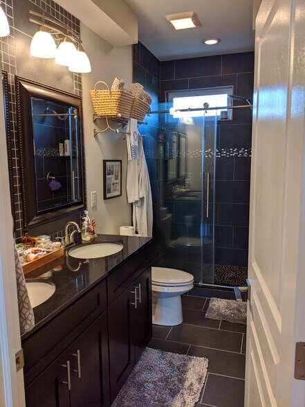 Building Photo - 624 Dudley St