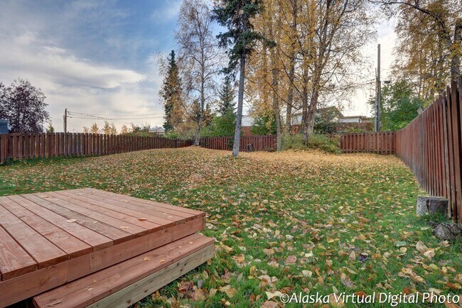 Building Photo - Midtown Spacious 3-Bedroom, 2-Bath Townhome