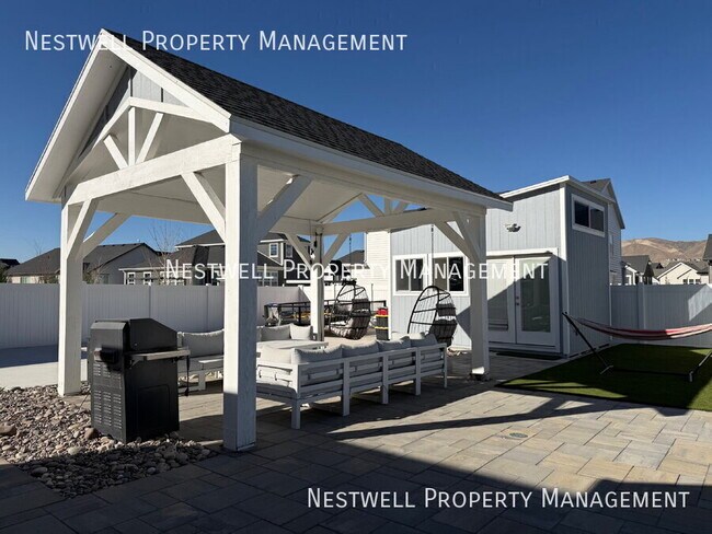 Building Photo - 3848 Safflower Dr