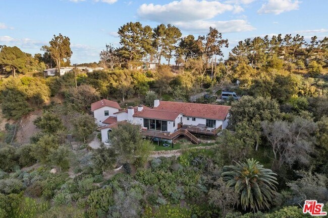 Building Photo - 2373 Tuna Canyon Rd