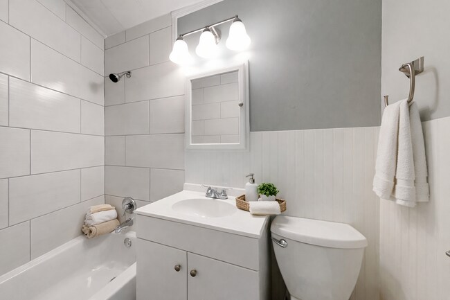 Building Photo - Renovated 3BR Home with Basement & Pet-Friendly Yard in KC