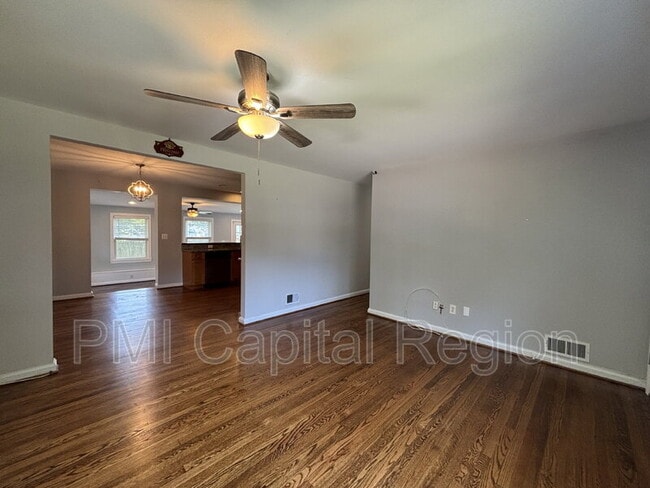 Building Photo - 4706 Red Fox Rd