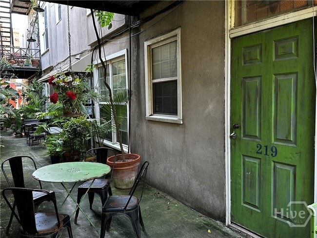 Building Photo - 219 Abercorn St