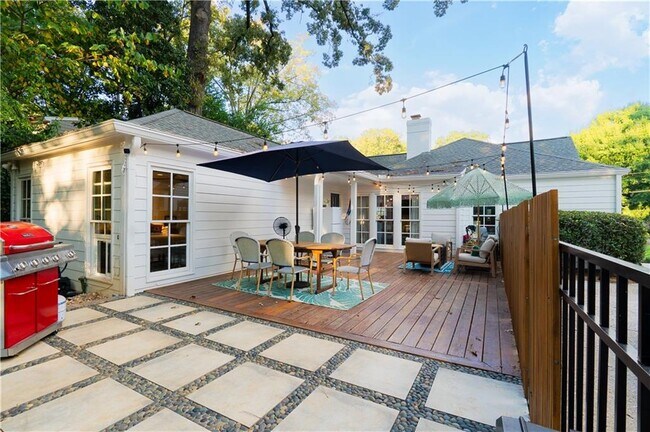 Building Photo - 4006 N Stratford Rd NE