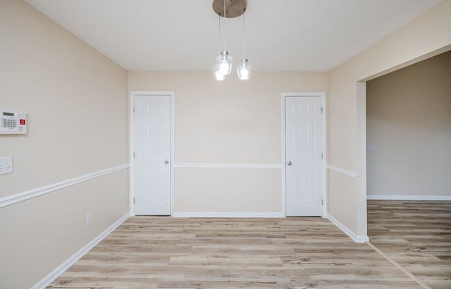 Building Photo - 705 Porter Ln