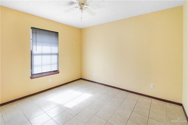 Building Photo - 415 Date Palm Ave