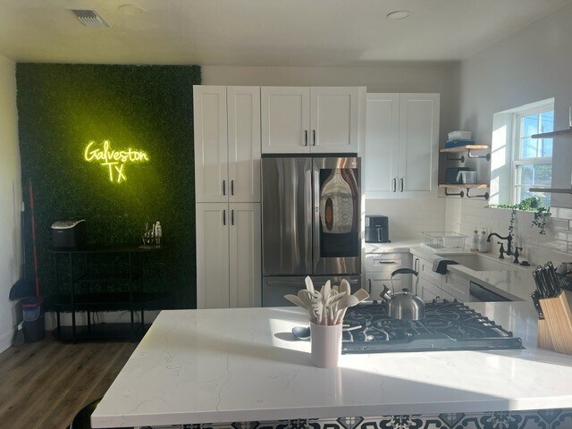 Building Photo - 5627 Avenue R