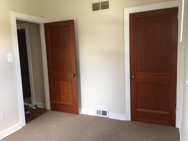 2nd bedroom - 6004 Old Capitol Trl